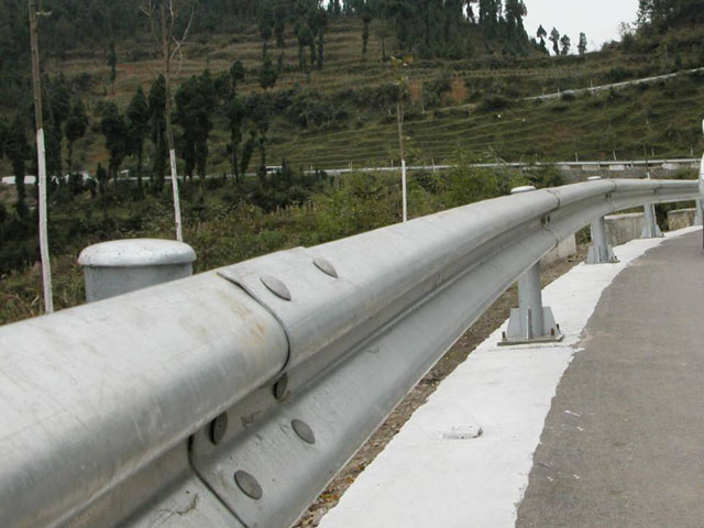 波形護(hù)欄板